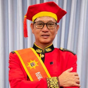 លោក ពេជ្រ ពៅ